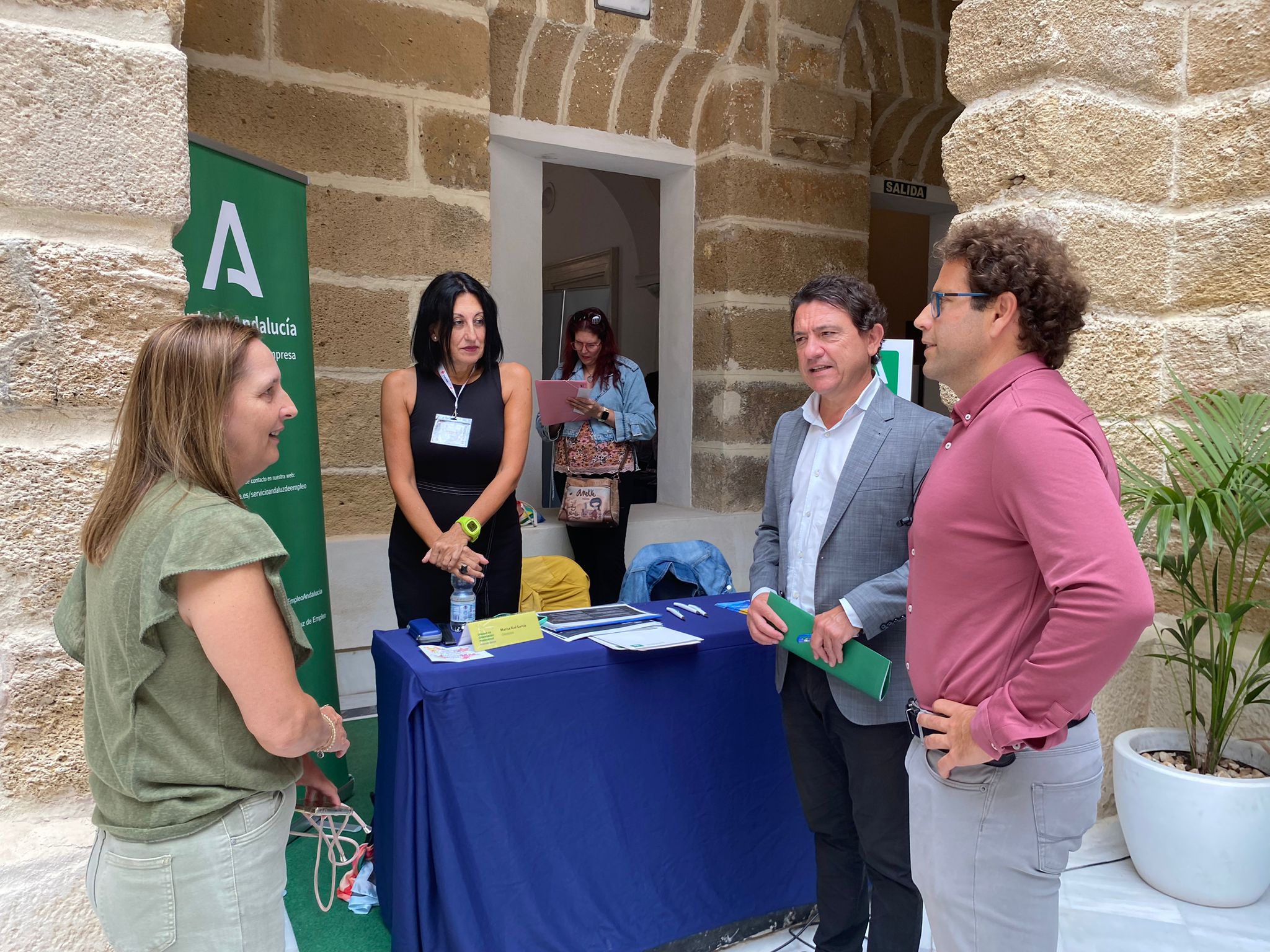 El Sae Participa En La Feria Organizada Por Cruz Roja En C Diz