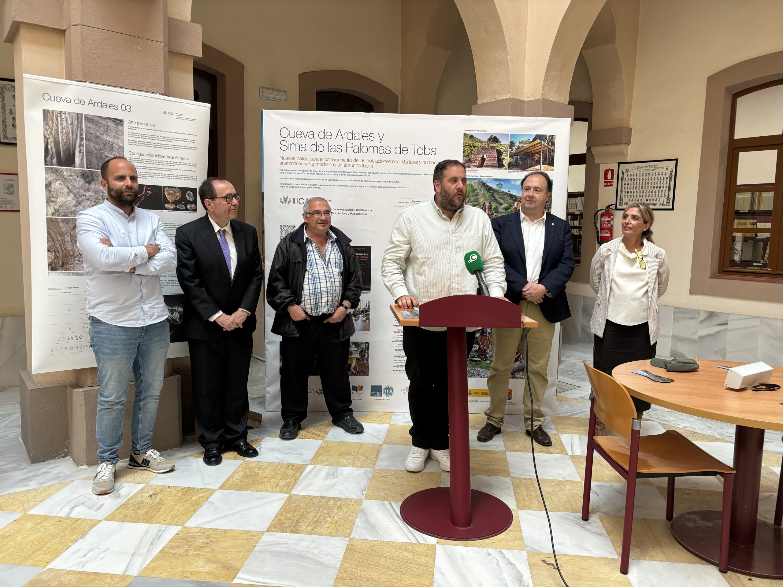 Inaugurada La Exposici N Sobre La Cueva De Ardales Y La Sima De Las