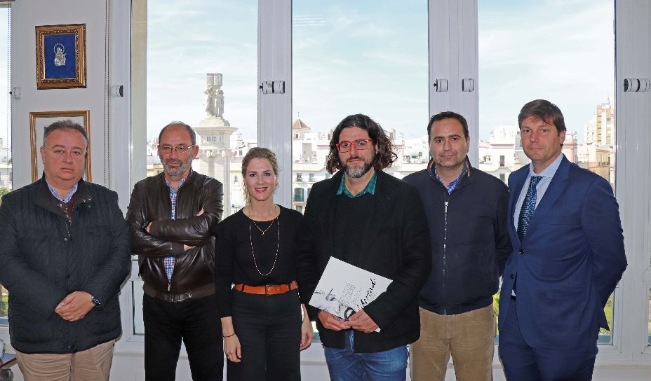 Ana MEstre junto a los promotores de la candidatura de Cádiz como sede del X Congreso Internacional de la Lengua Española