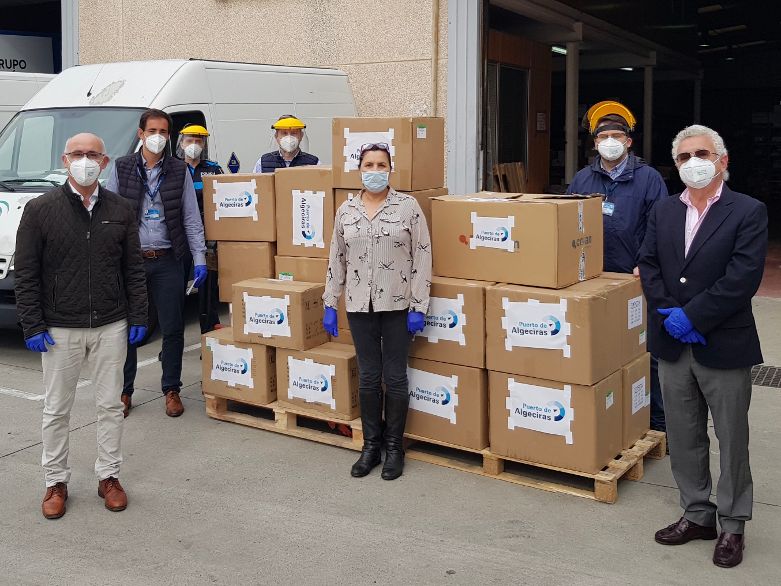 Personal portuario entrega la donación de equipos de protección contra el COVID-19