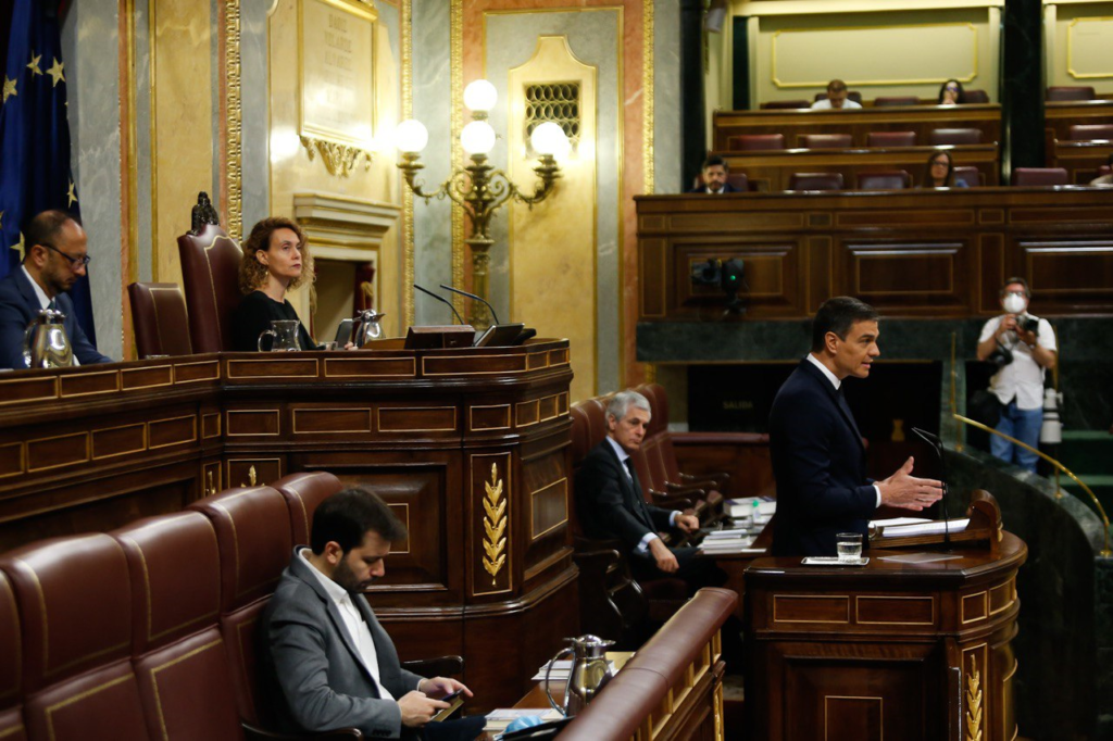 El presidente del Gobierno, Pedro Sánchez, defiende ante el Pleno la solicitud de prórroga del estado de alarma