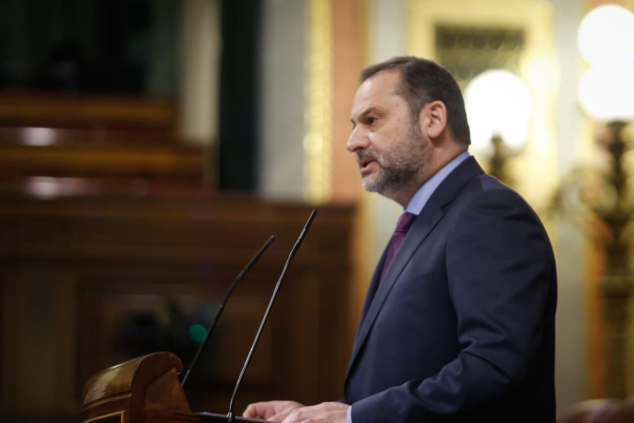 El ministro de Transportes, Movilidad y Agenda Urbana, José Luis Ábalos, defiende el Real Decreto-ley de medidas urgentes para hacer frente a las situaciones de vulnerabilidad social y económica en el ámbito de la vivienda y en materia de transportes