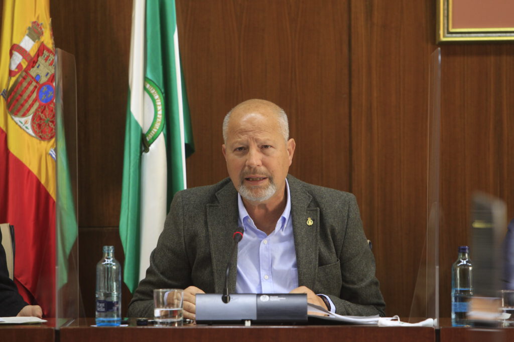   Javier Imbroda, consejero de Educación y Deporte, durante su comparecencia en comisión