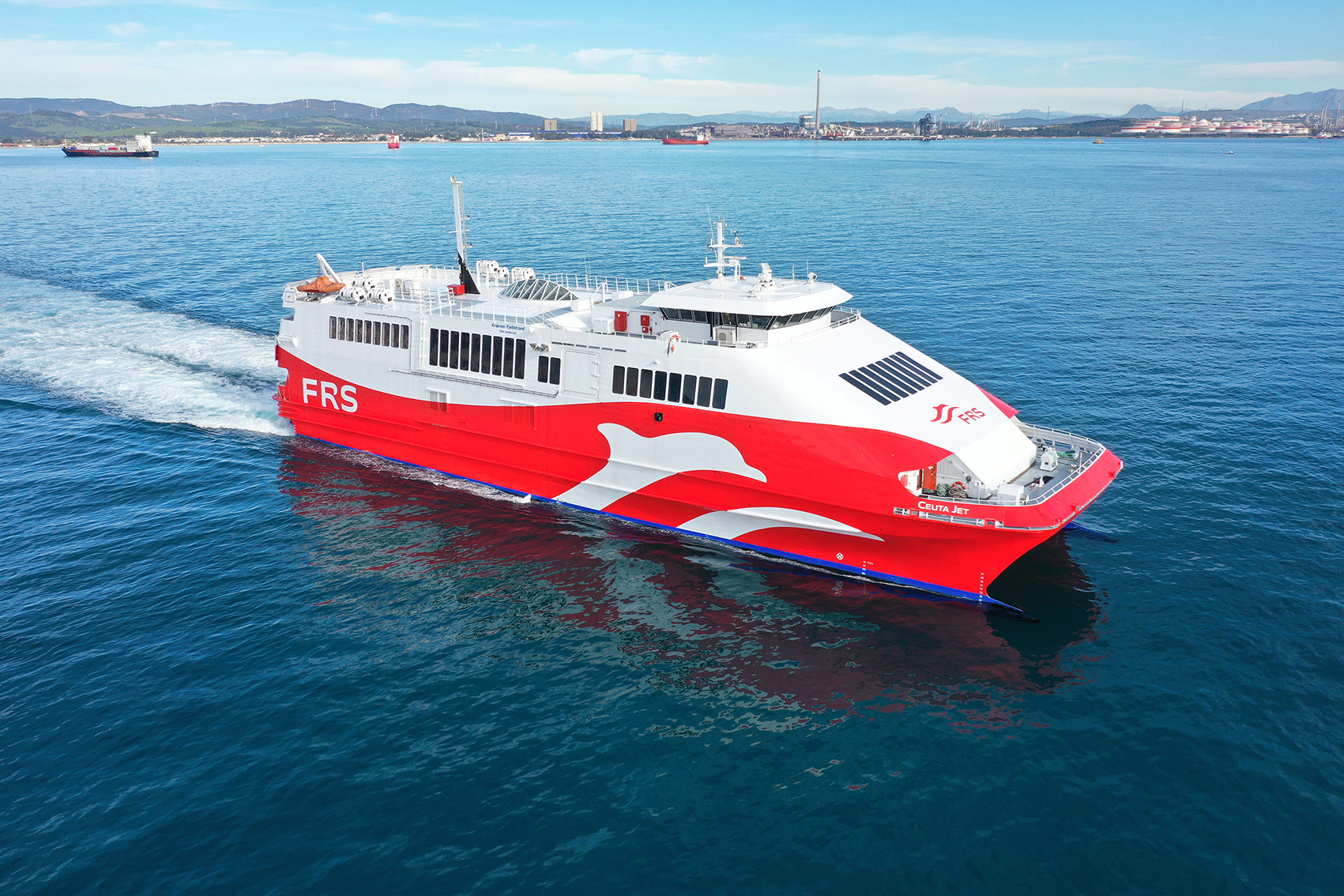 El buque Ceuta Jet saliendo del Puerto de Algeciras