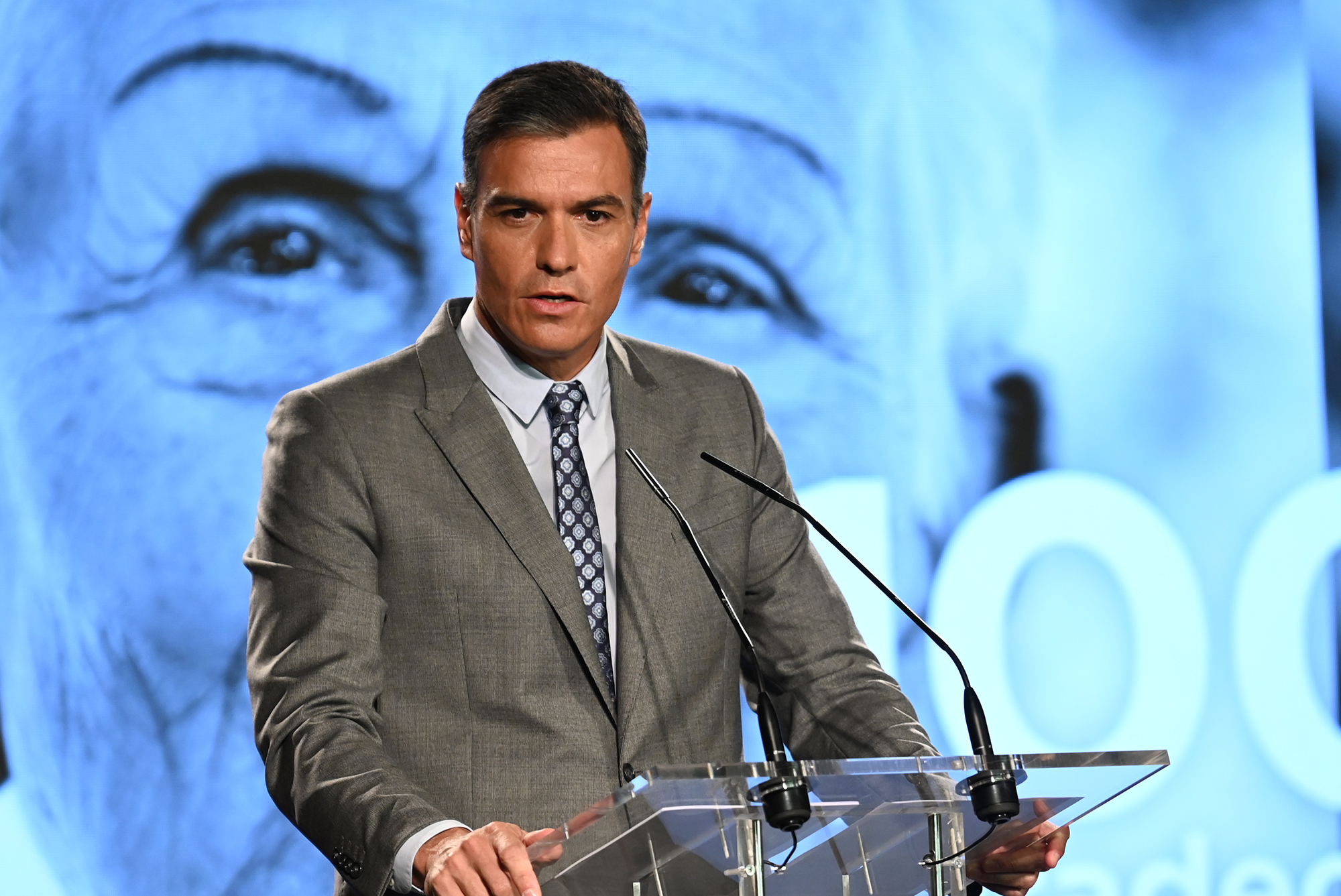 El presidente del Gobierno, Pedro Sánchez, durante su intervención en el acto celebrado en el Auditorio del Centro San José con motivo del hito del 70% de la población española vacunada con pauta completa