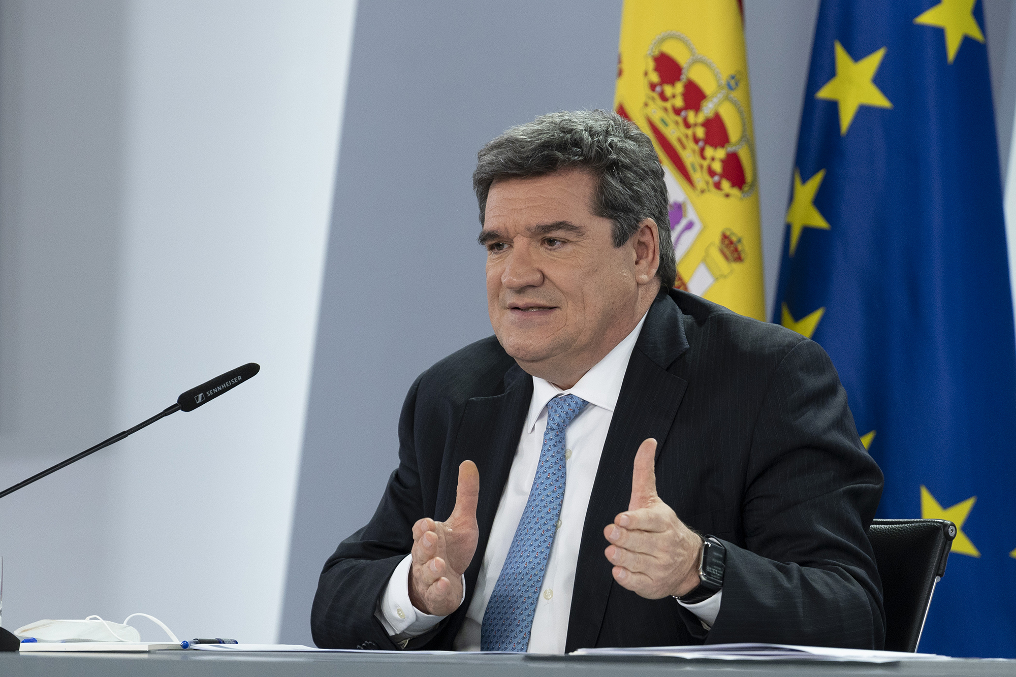 El ministro de Inclusión, Seguridad Social y Migraciones, José Luis Escrivá, durante su intervención en la rueda de prensa posterior a la reunión del Consejo de Ministros.