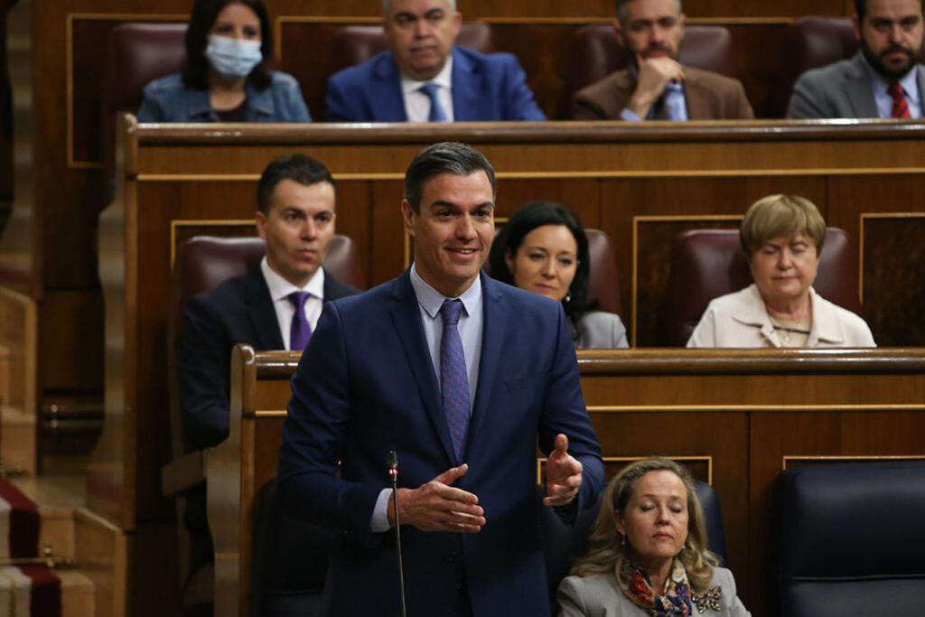 El presidente del Gobierno, Pedro Sánchez, durante su intervención en la sesión de control en el Congreso.