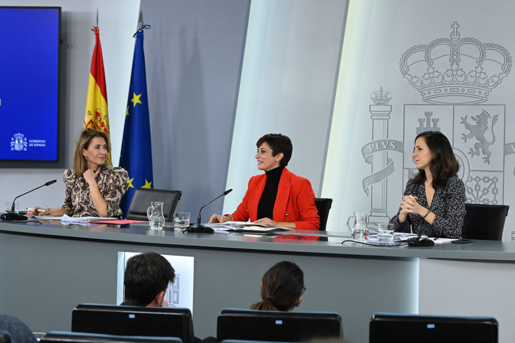 La ministra y portavoz, Isabel Rodríguez, y las ministras Raquel Sánchez, e Ione Belarra, en la rueda de prensa tras la reunión del Consejo de Ministros