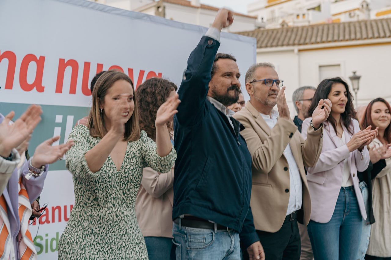 José Manuel Ruiz, candidato a la Alcaldía, con Fermando Macías, alcalde saliente.jpg