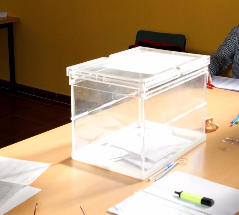 A lo largo del día de hoy, Correos pondrá a disposición de los electores el 100% de las documentaciones electorales