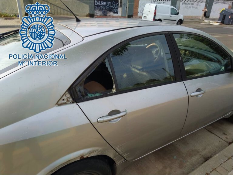 Detienen a tres hombres por el robo en varios vehículos aparcados en la calle en la zona sur de Jerez Detienen a tres hombres por el robo en varios vehículos aparcados en la calle en la zona sur de Jerez