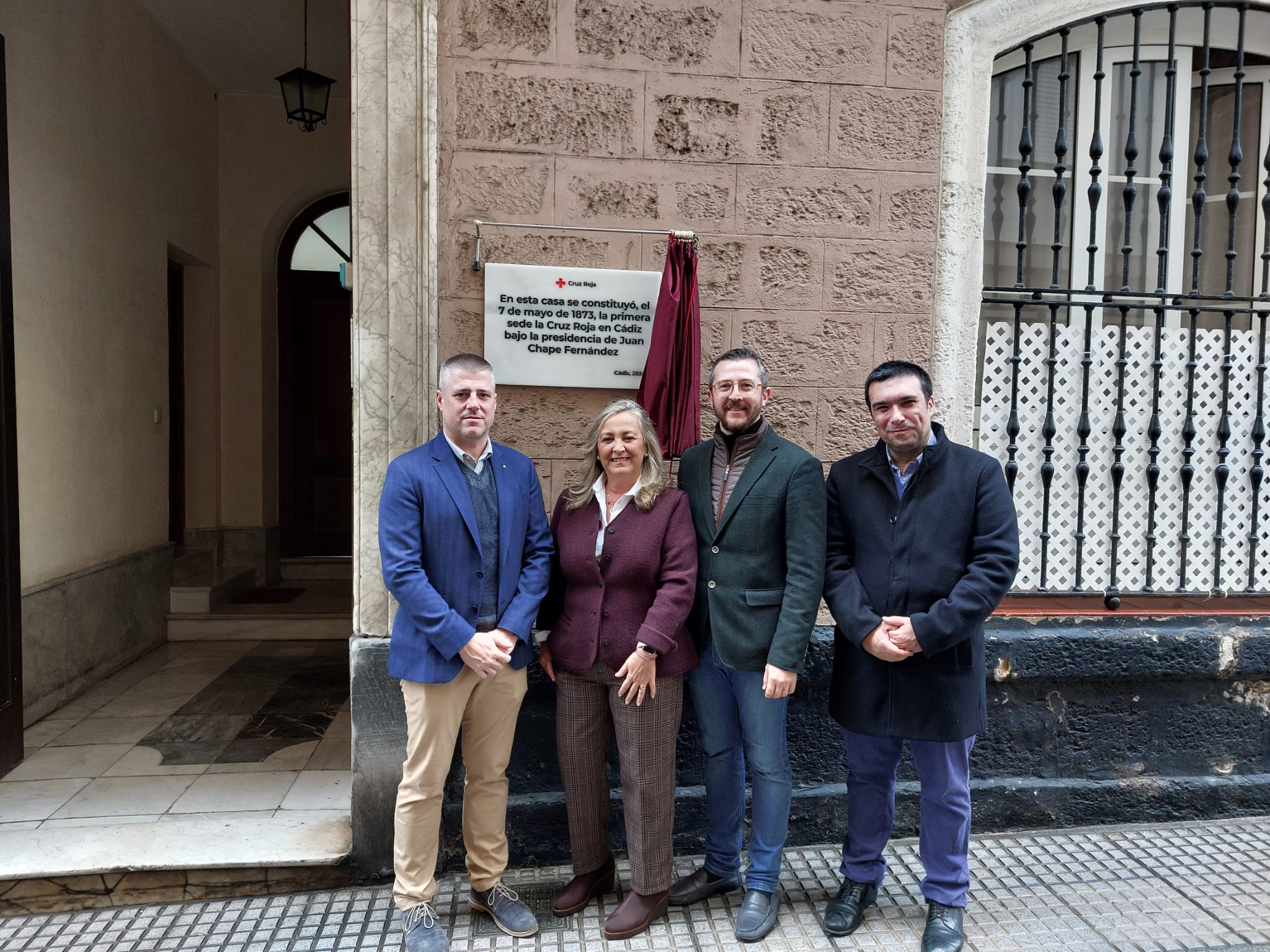 Cruz Roja en Cádiz reconoce a su primer presidente con la colocación de