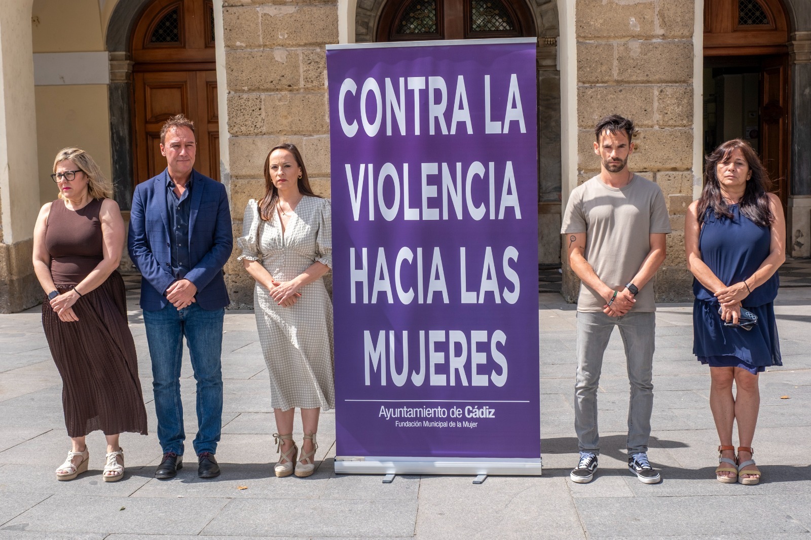 Minuto de silencio en Cádiz por el asesinato de una mujer en Málaga ...