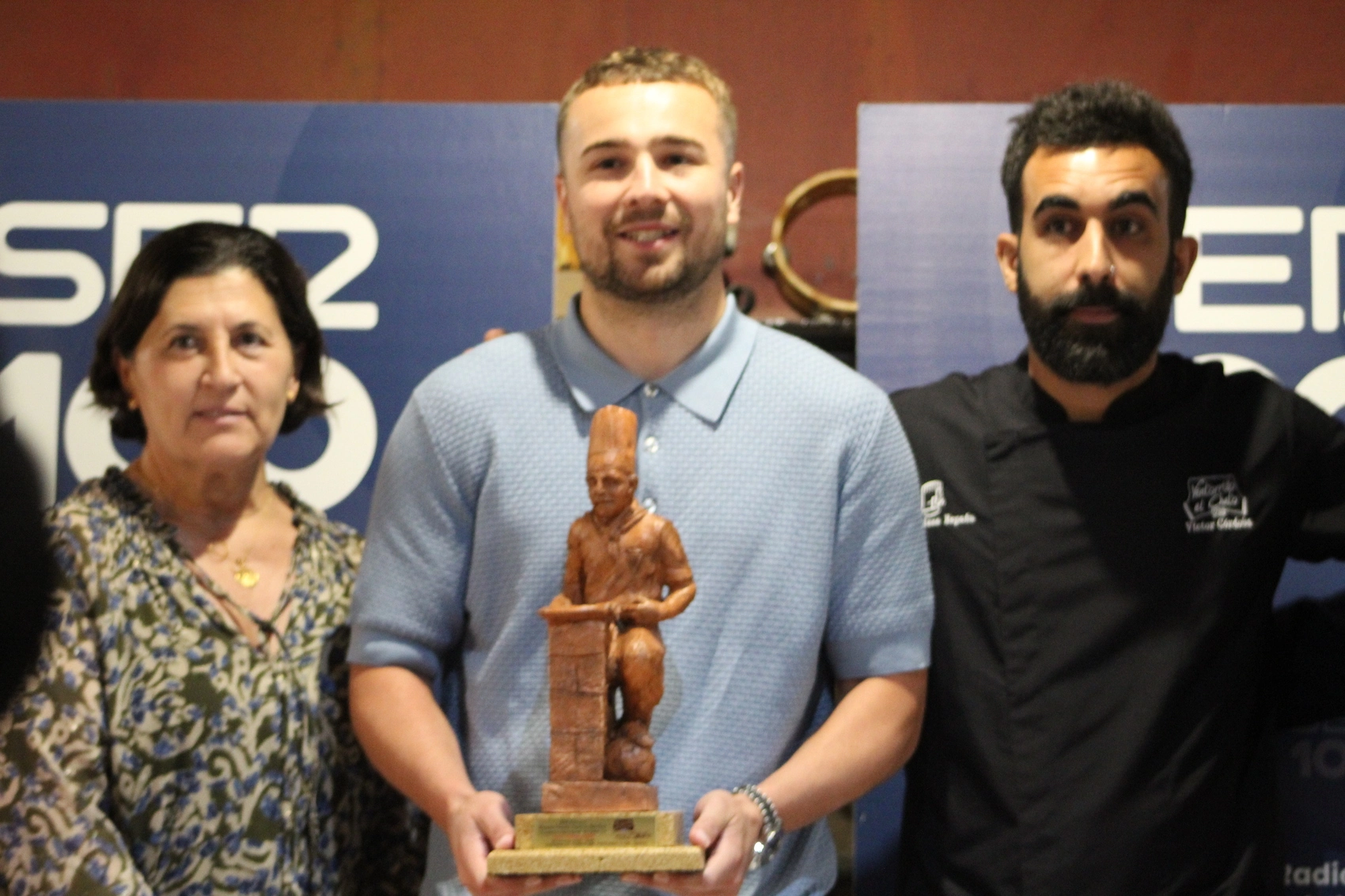 Javier Ontiveros recibe el trofeo ‘Manuel Jiménez’ como mejor jugador ...