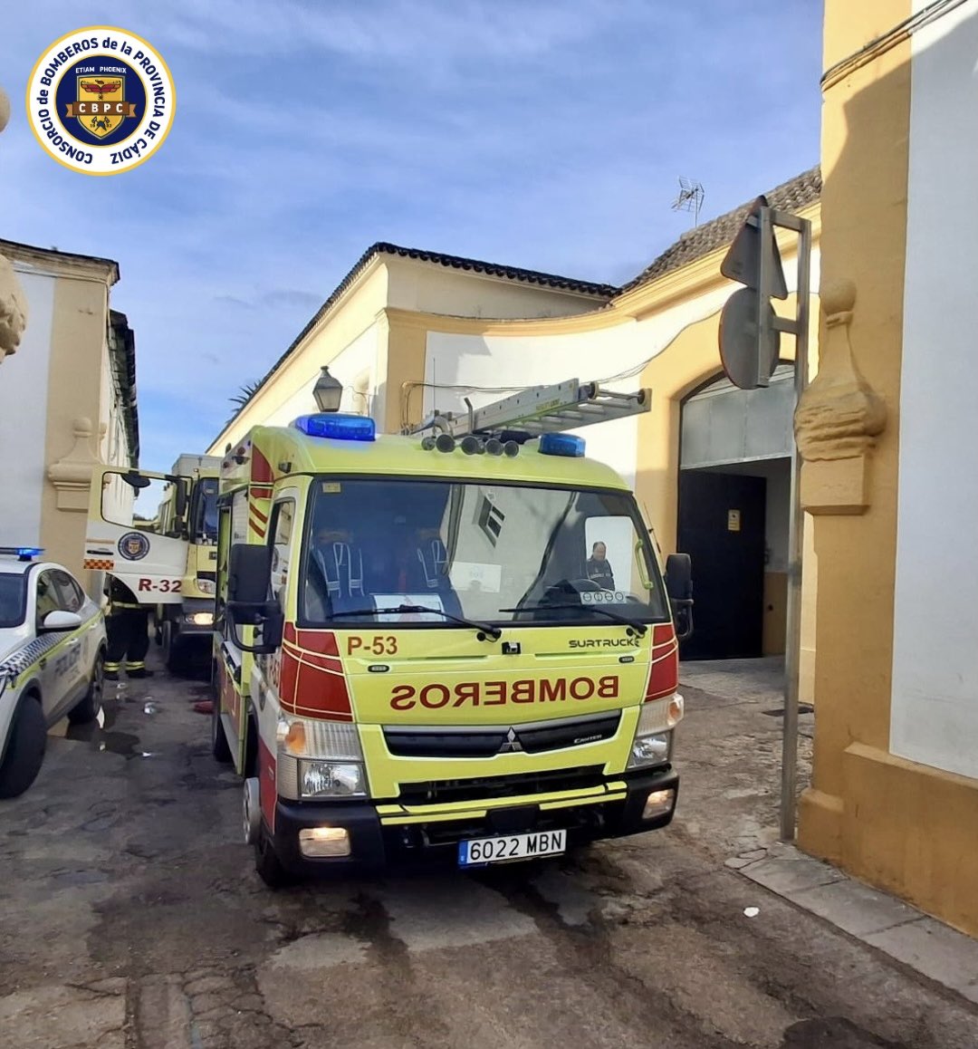 Incendio en un cuarto de contadores en Jerez moviliza a diez bomberos ...